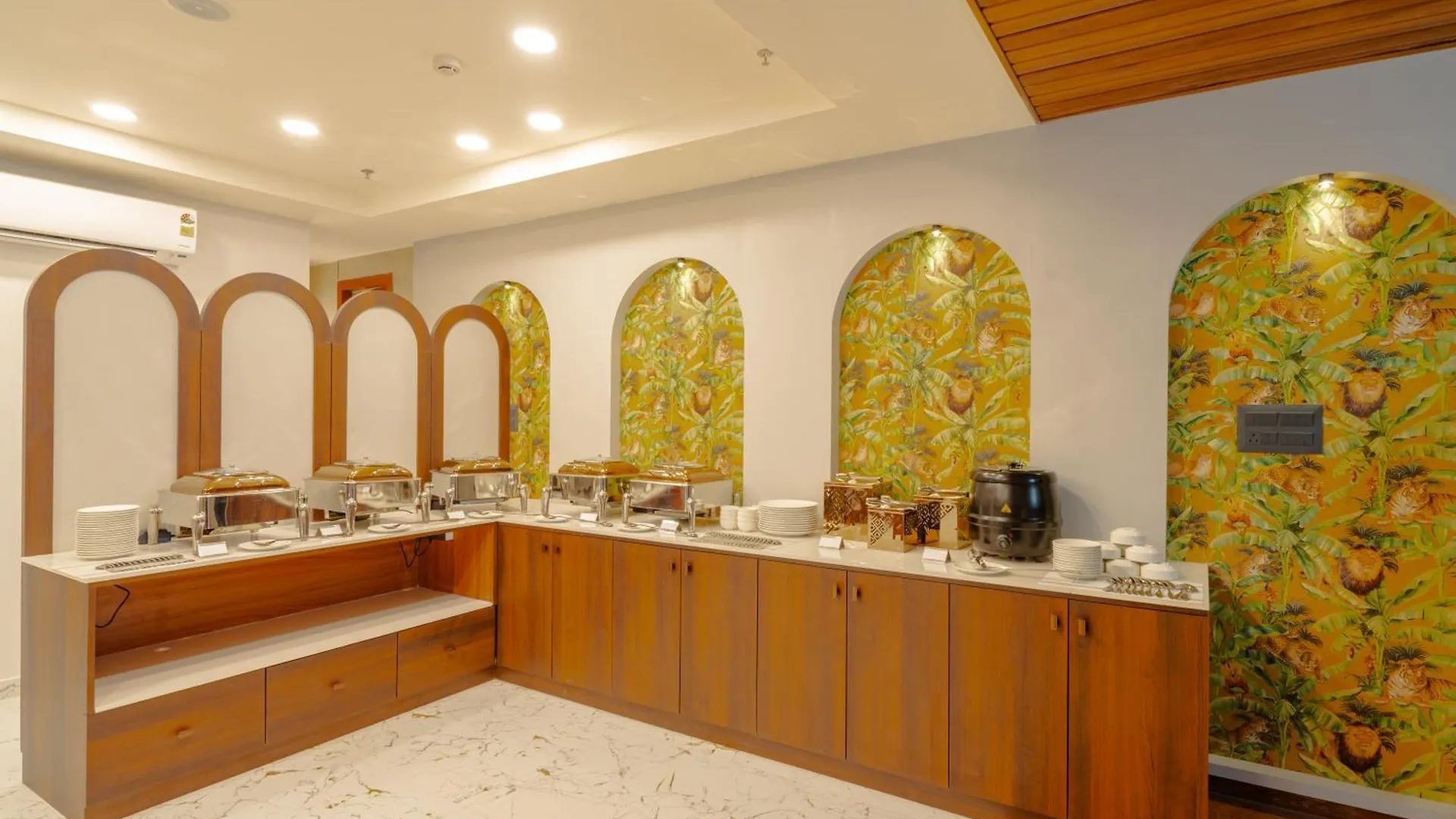 Hotel Alokah Kashi Varanasi 3*,  India